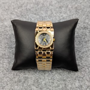 Elegant Golden Ladies Quartz Watch with Crystal Bezel – Premium Bracelet Design (Black Dial)